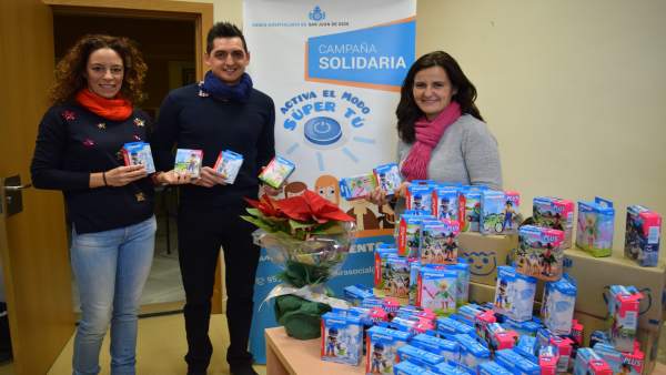 La Policía Local de Sevilla entrega regalos a la Orden de San Juan de Dios La Policía Local de Sevilla entrega regalos a la Orden de San Juan de Dios