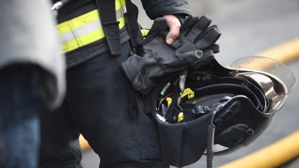 Recursos de bomberos, bombero de Madrid, casco, guantes Recursos de bomberos, bombero de Madrid, casco, guantes