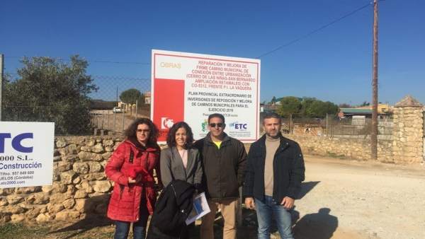Sánchez (dcha.) en su visita a Hornachuelos Sánchez (dcha.) en su visita a Hornachuelos