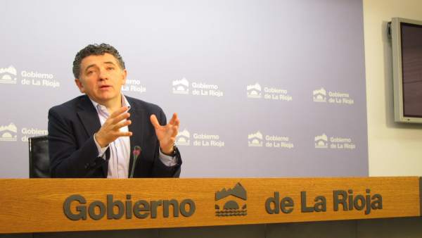 El consejero de Fomento Carlos Cuevas ante medios El consejero de Fomento Carlos Cuevas ante medios