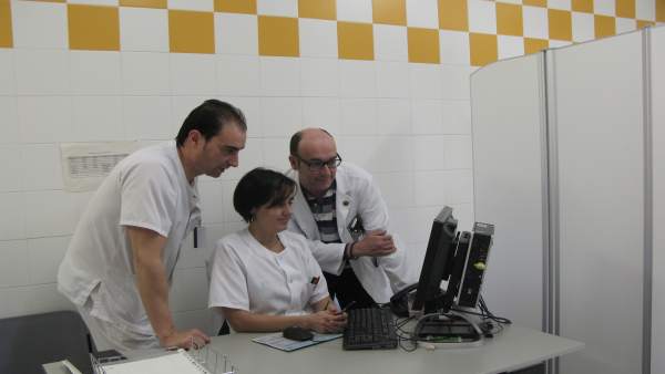 Equipo médico de Unidad específica para pacientes ostomizados de Royo Villanova Equipo médico de Unidad específica para pacientes ostomizados de Royo Villanova