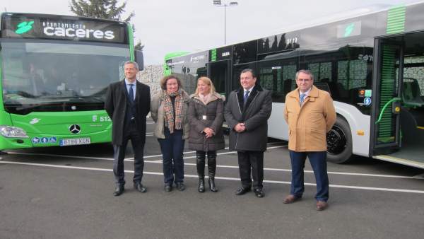 Dos nuevos autobuses para las líneas remodeladas Dos nuevos autobuses para las líneas remodeladas