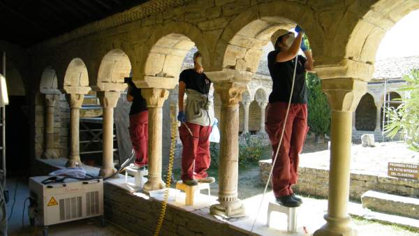 Restauración claustro antigua Catedral de San Vicente de Roda de Isábena Restauración claustro antigua Catedral de San Vicente de Roda de Isábena