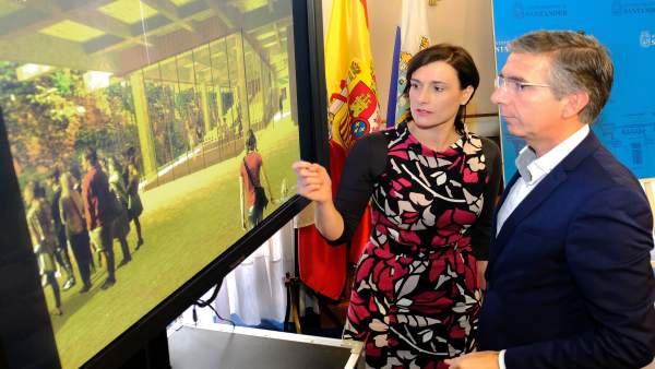 Gema Igual y César Díaz presentan centro cívico Castilla-Hermida Gema Igual y César Díaz presentan centro cívico Castilla-Hermida
