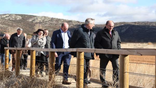 Lambán visita la Reserva Natural de la Laguna de Gallocanta. Lambán visita la Reserva Natural de la Laguna de Gallocanta.