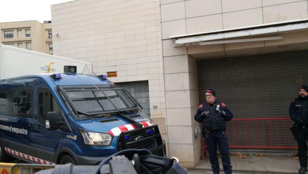 Operación Sijena ante el Museu de Lleida Operación Sijena ante el Museu de Lleida