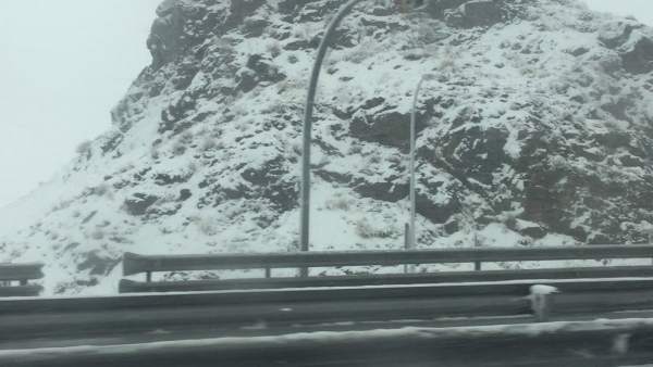 Nieve en la autopista del Huerna, Nieve, nevadas, temporal, cadenas, carreteras Nieve en la autopista del Huerna, Nieve, nevadas, temporal, cadenas, carreteras