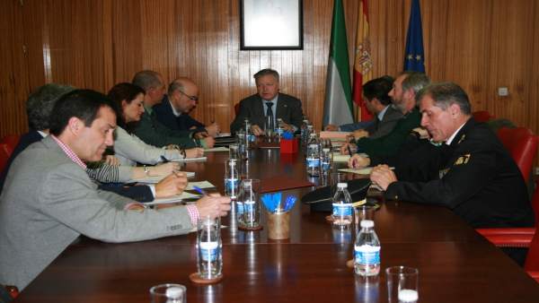 Primo Jurado (centro), preside la reunión Primo Jurado (centro), preside la reunión