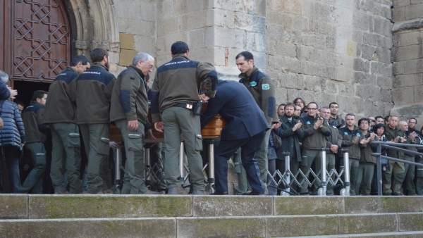 Entierro de los agentes rurales asesinados por un cazador en Aspa (Lleida) Entierro de los agentes rurales asesinados por un cazador en Aspa (Lleida)