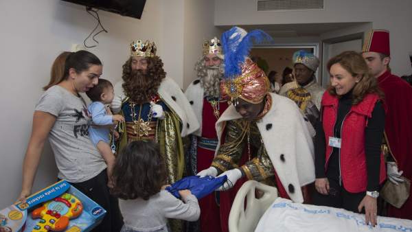 Los Reyes Magos, junto a María Martín, visitan a los niños en el Hospital Los Reyes Magos, junto a María Martín, visitan a los niños en el Hospital