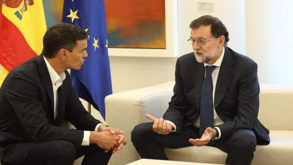 Rajoy recibe a Pedro Sánchez en Moncloa por el desafío catalán Rajoy recibe a Pedro Sánchez en Moncloa por el desafío catalán