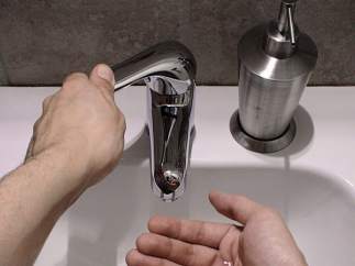 Grifo, agua, lavarse las manos.