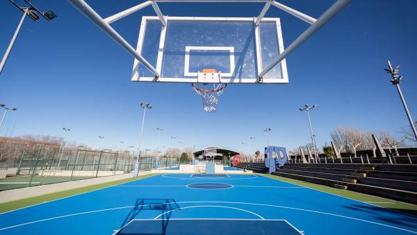 Cancha de baloncesto en un CDM Cancha de baloncesto en un CDM