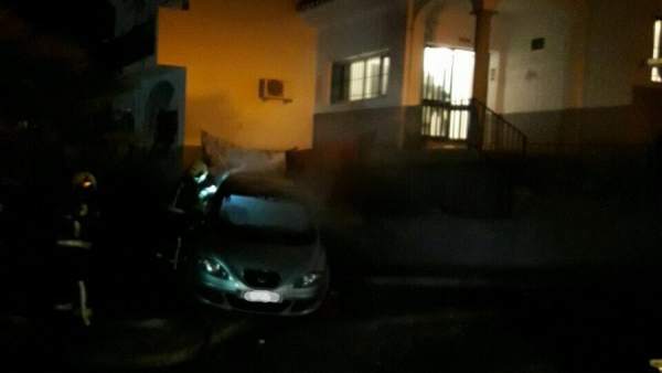 Coche quemado tras la reyerta en Coín (Málaga) Coche quemado tras la reyerta en Coín (Málaga)