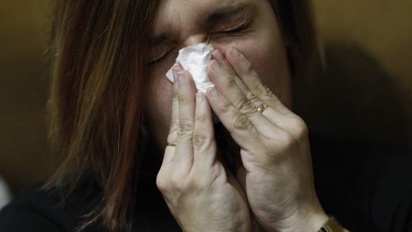 Gripe, resfriado, constipado, constiparse, mujer tosiendo, toser, tos Gripe, resfriado, constipado, constiparse, mujer tosiendo, toser, tos