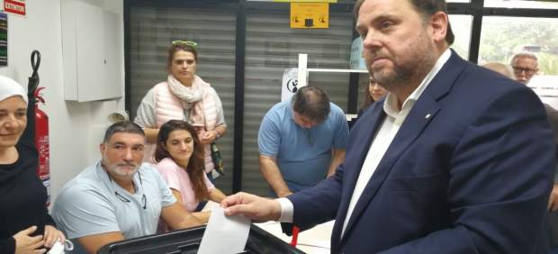 El vicepte.Oriol Junqueras vota en el referéndum del 1-O