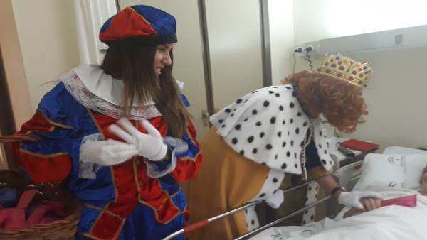 Los Reyes Magos visitan a los pacientes en el Hospital Infanta Elena. Los Reyes Magos visitan a los pacientes en el Hospital Infanta Elena.