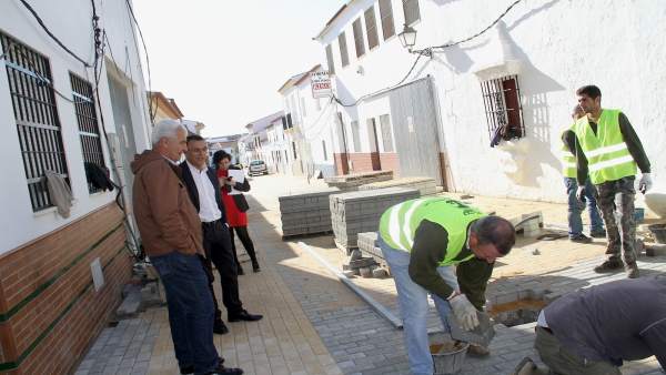 Ignacio Caraballo visita las obras del PFEA en Villanueva de los Castillejos. Ignacio Caraballo visita las obras del PFEA en Villanueva de los Castillejos.