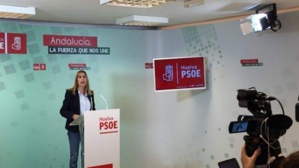 La parlamentaria del PSOE por Huelva, Manuela Serrano La parlamentaria del PSOE por Huelva, Manuela Serrano