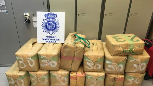 Hachís toneladas incautadas interior coche policia nacional droga estepona fardo Hachís toneladas incautadas interior coche policia nacional droga estepona fardo