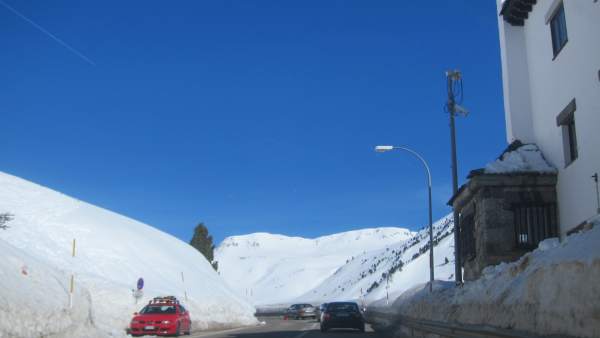 Carretera con nieve. Carretera con nieve.