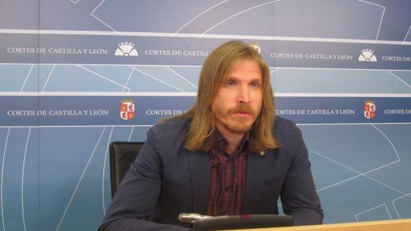 Fernández comparece ante los medios en las Cortes Fernández comparece ante los medios en las Cortes