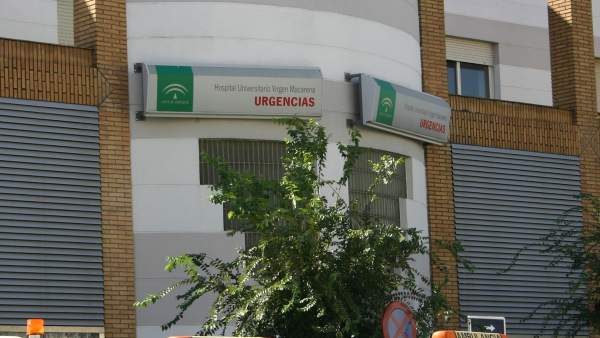 Ambulancias En La Puerta De Urgencias Del Hospital Virgen Macarena De Sevilla Ambulancias En La Puerta De Urgencias Del Hospital Virgen Macarena De Sevilla