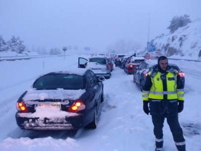 Coches atrapados por el temporal de nieve