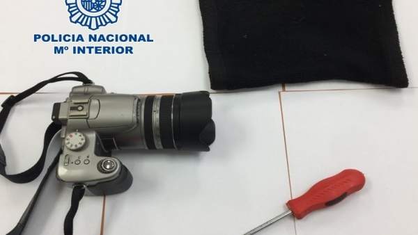 Nota De Prensa:'La Policía Nacional Detiene A Un Hombre Tras Robarle Con El Rost Nota De Prensa:'La Policía Nacional Detiene A Un Hombre Tras Robarle Con El Rost
