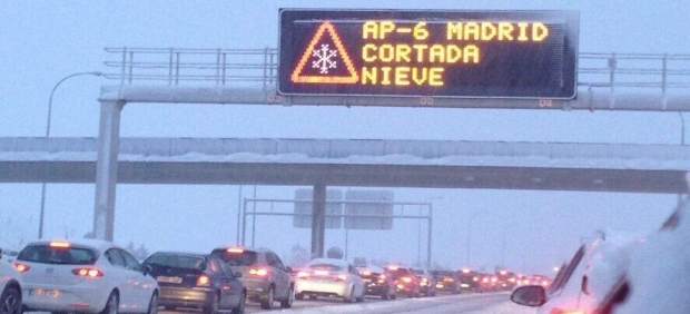 Coches atrapados en la AP-6 por el temporal de nieve