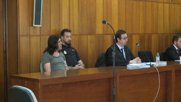 El acusado de matar a su hermano gemelo a la izquierda El acusado de matar a su hermano gemelo a la izquierda