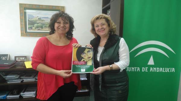 Vega (d) muestra el plan integral para la comunidad gitana. Vega (d) muestra el plan integral para la comunidad gitana.