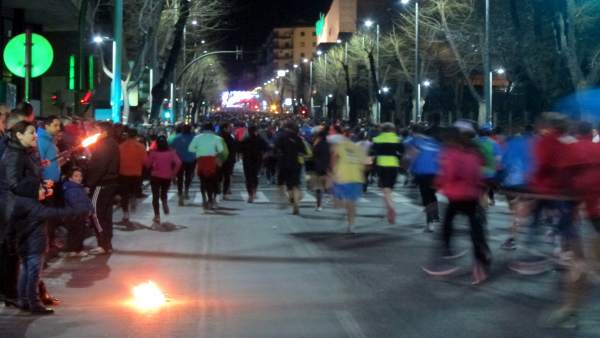 Corredores enfilan la subida de la Avda. de Madrid en la San Antón 2014. Corredores enfilan la subida de la Avda. de Madrid en la San Antón 2014.