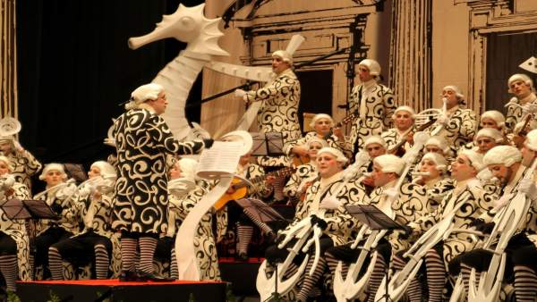 El coro de carnaval 'Allegro Molto Vivace' actuando en Gran Teatro Falla El coro de carnaval 'Allegro Molto Vivace' actuando en Gran Teatro Falla