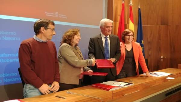 Firma del convenio entre el Gobierno de Navarra y Agroseguro. Firma del convenio entre el Gobierno de Navarra y Agroseguro.