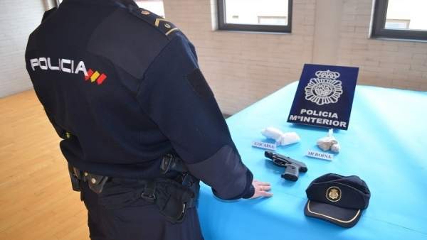Droga intervenida al presunto traficante. Droga intervenida al presunto traficante.