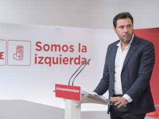 El portavoz de la Ejecutiva del PSOE, Óscar Puente, en Ferraz.