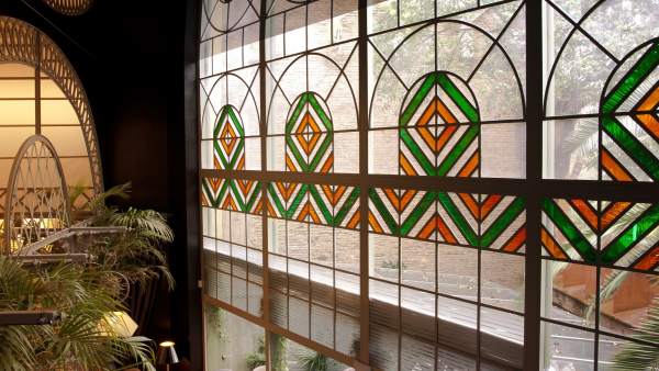 Oriza está ubicado en un palacio de 1926, colindante al Real Alcázar. Oriza está ubicado en un palacio de 1926, colindante al Real Alcázar.