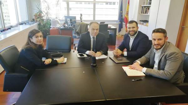 Reunión de concejales del PSOE con el presidente de ADIF Reunión de concejales del PSOE con el presidente de ADIF