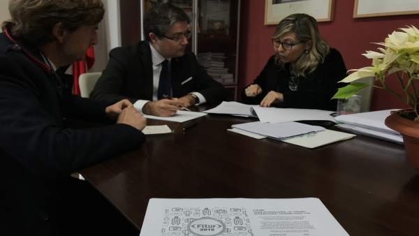 El edil Jesús Pacheco y colaboradores de la Oficina de Congresos de Murcia El edil Jesús Pacheco y colaboradores de la Oficina de Congresos de Murcia
