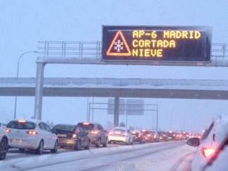 Coches atrapados en la AP-6 por el temporal de nieve