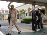 El jefe de la junta militar de Tailandia usa un doble de cartón para no responder a la prensa
