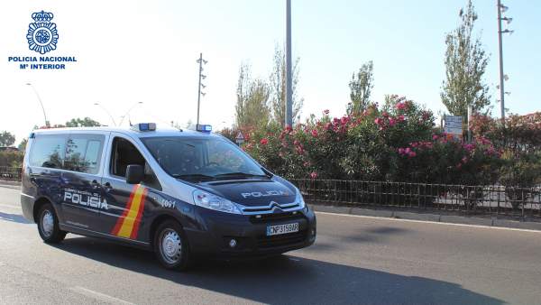 La Policía Nacional Detiene A Un Individuo En El Interior De Una Vivienda Del Ba La Policía Nacional Detiene A Un Individuo En El Interior De Una Vivienda Del Ba