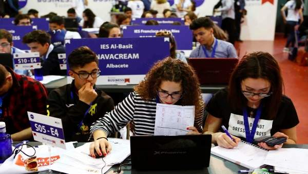 Estudiantes participan en Young Business TAlents Estudiantes participan en Young Business TAlents