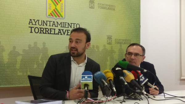 Cruz Viadero y López Estrada en rueda de prensa Cruz Viadero y López Estrada en rueda de prensa