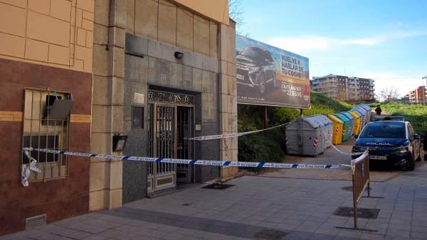 Escenario del crimen acotado por la Policía Nacional. Escenario del crimen acotado por la Policía Nacional.