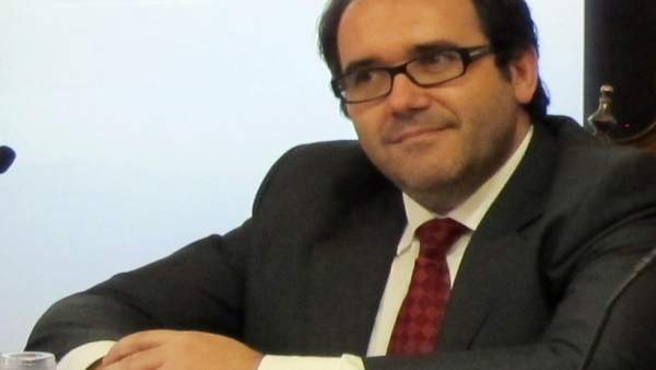 Cordero en un acto cuanto era director adjunto. Cordero en un acto cuanto era director adjunto.