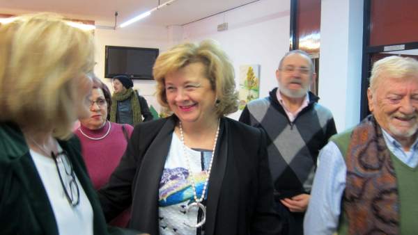 La delegada Teresa Vega (c) con responsables y usuarios del centro Maristas. La delegada Teresa Vega (c) con responsables y usuarios del centro Maristas.