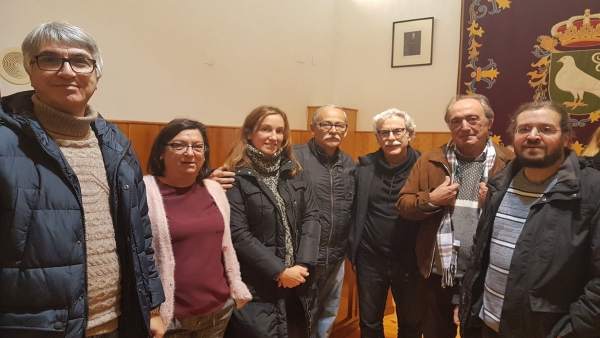 Manuel Lay con Juana Caballero y otros miembros del PP. Manuel Lay con Juana Caballero y otros miembros del PP.