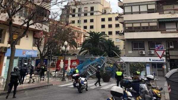 La Policía corta el tráfico momentos después de la caída La Policía corta el tráfico momentos después de la caída